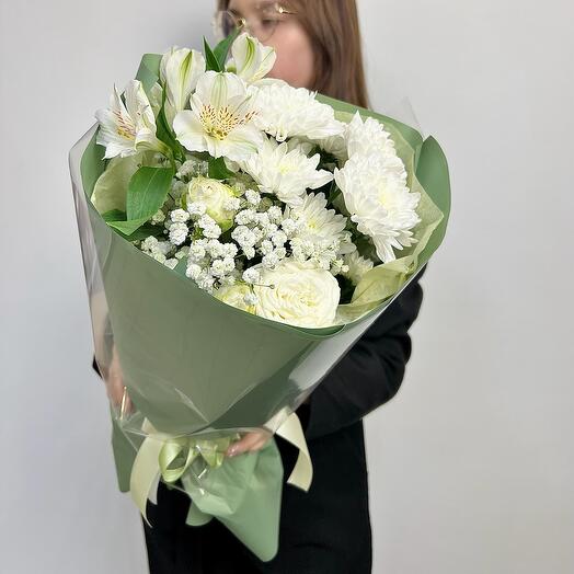 Bouquet in white and green color
