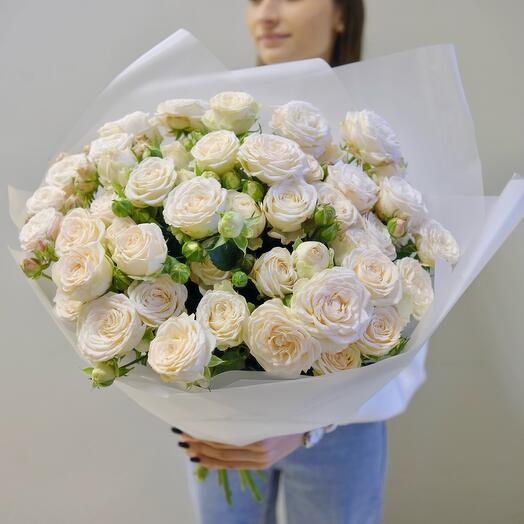Bouquet No. 24 of cream bush roses