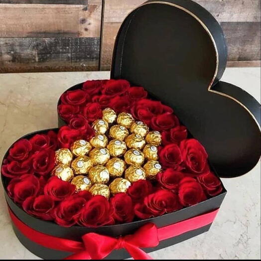 FERRERO CHOCOLATE   RED ROSES IN A MEDIUM BOX