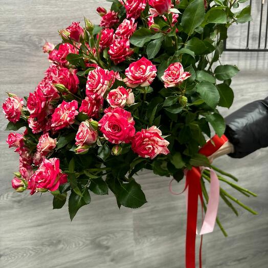 Букет из 5ти  кустовых  роз