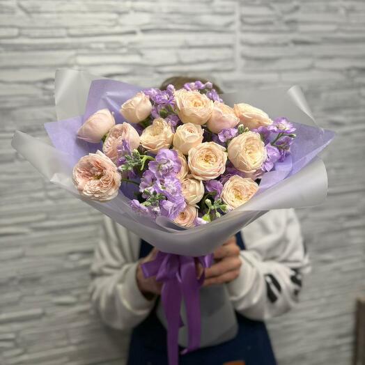 Букет из Кустовых роз , Маттиолы
