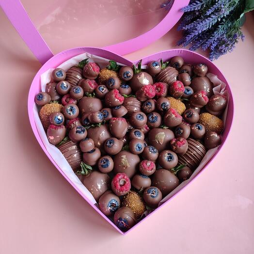 Большой набор клубника/малина/голубика в шоколаде