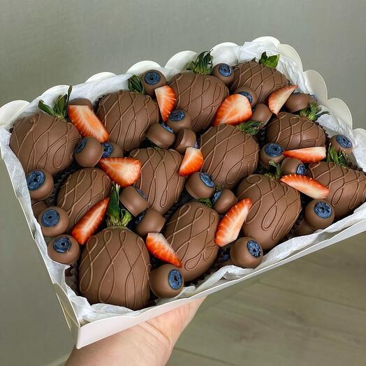 Chocolate-covered strawberries set "Mix"