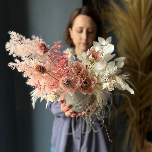 Сухоцветная композиция в керамическом кашпо