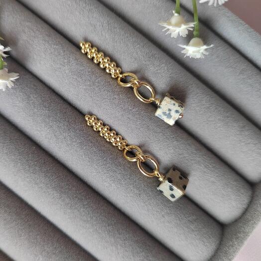 Серьги из кубиков порфира
