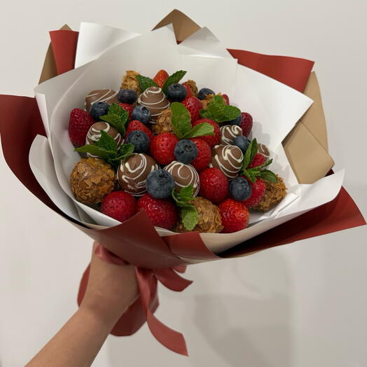 Chocolate-covered strawberry bouquet The Romance of Paris