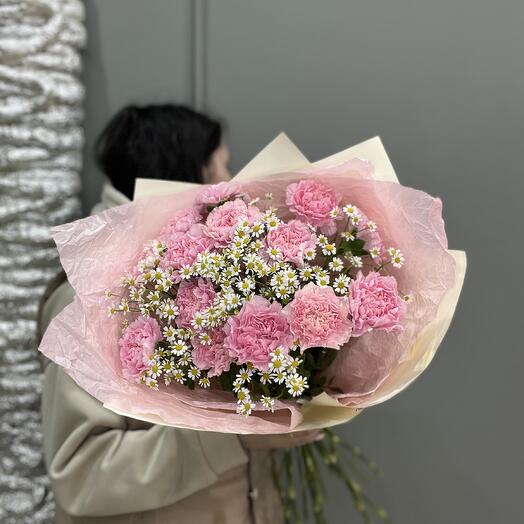 Bouquet with chamomile and pink dianthus