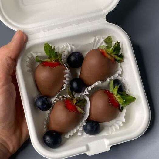 Клубника в шоколаде 4 шт