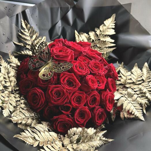 30 red roses