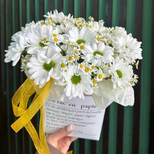 Композиция из кустовых хризантем и ромашек 🌼
