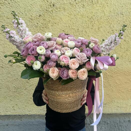 Корзина кустовых роз