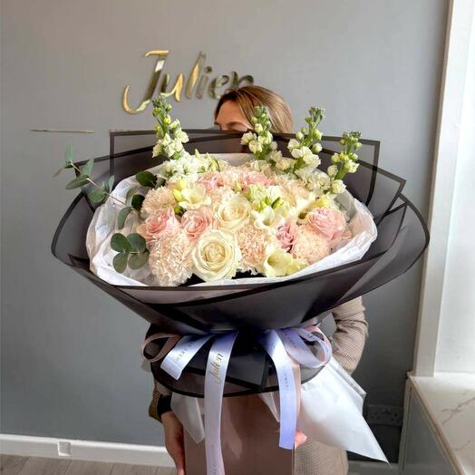 Elegance in Bloom – White and Blush Pastel Flower Bouquet