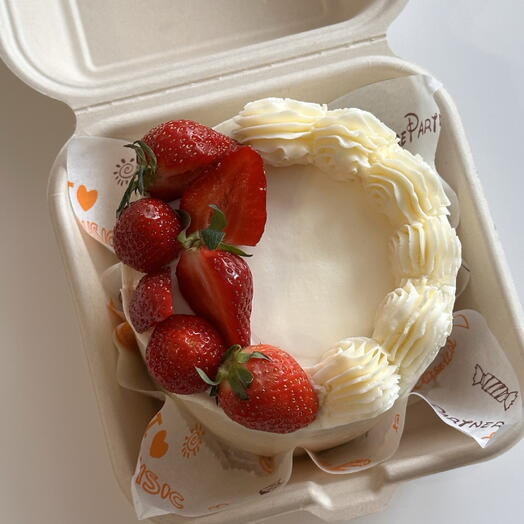 Bento cake with berries