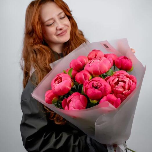 Нежный букет из коралловых пионов, 15 шт