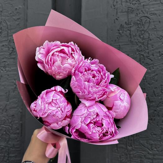 Ярко-розовые пионы💕