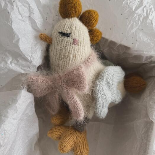 Вязаная курочка ручной работы