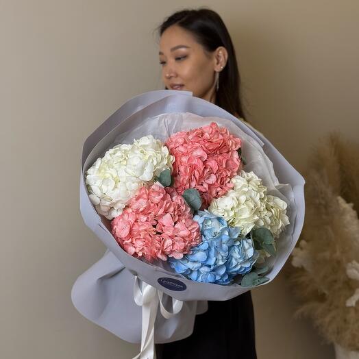 Букет из гортензий размер M