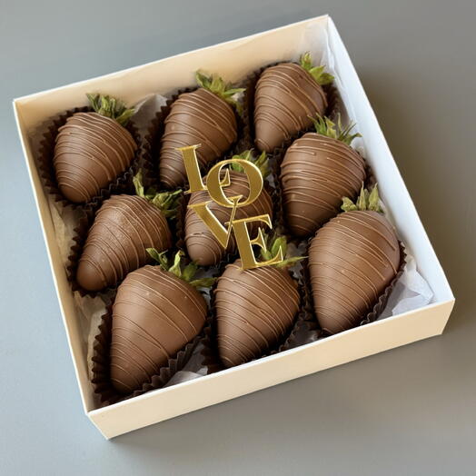 Клубника в молочном шоколаде love