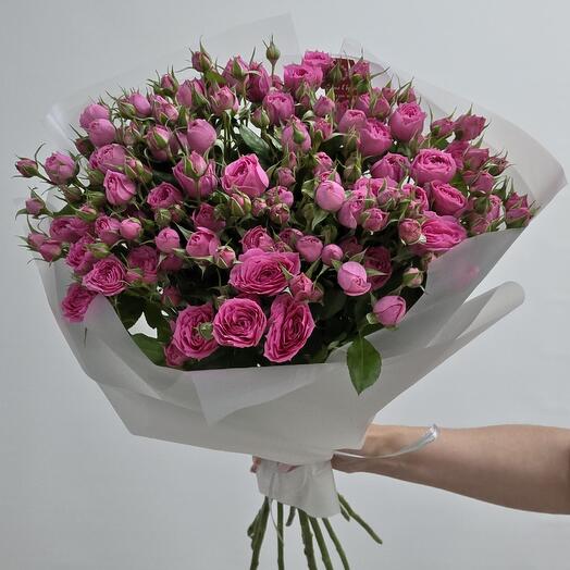 Букет из кустовой пионовидной розы