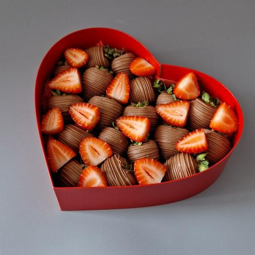 Клубника в шоколаде сердце французский поцелуй