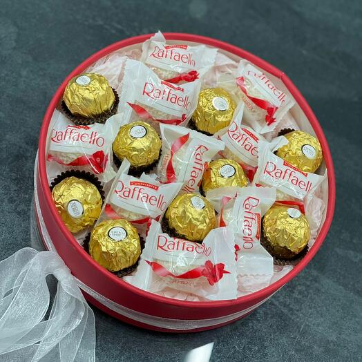 Сладкая коробочка с Raffaello и Ferrero