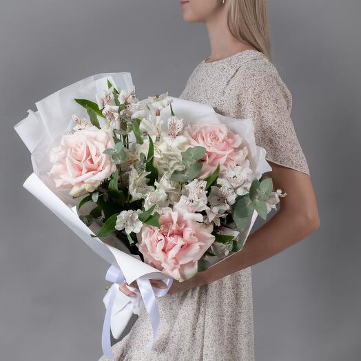 Букет из альстромерий и гортензии