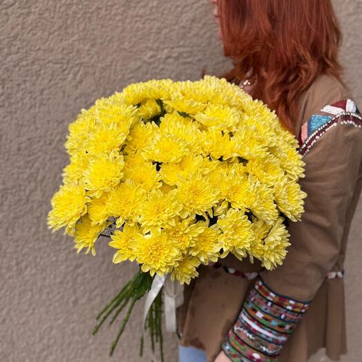 Букет из 15 кустовых жёлтых хризантем 💛