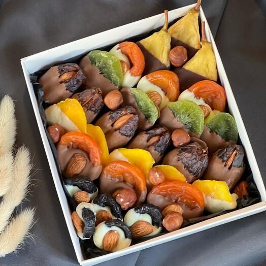 Сухофрукты в шоколаде