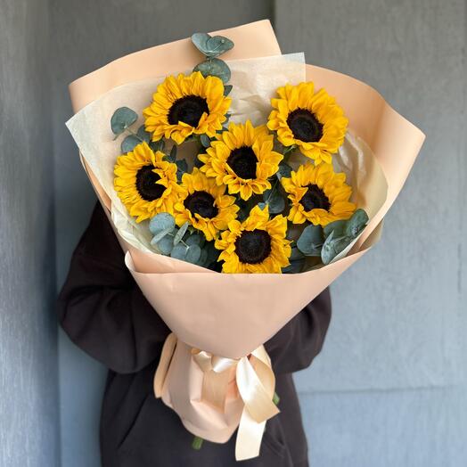 Яркие подсолнухи (7 шт) с эвкалиптом. Летний букет 🌻