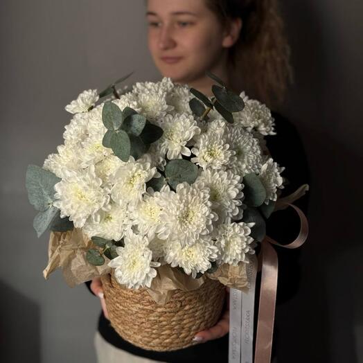 Корзина с белой хризантемой 01