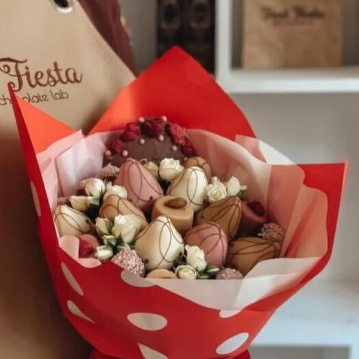 Frutas cubiertas de chocolate + flores vivas