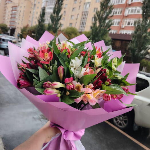 Букет ярких альстромерии