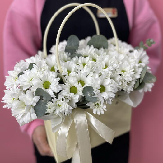 Ромашки в коробке с эвкалиптом 🌸