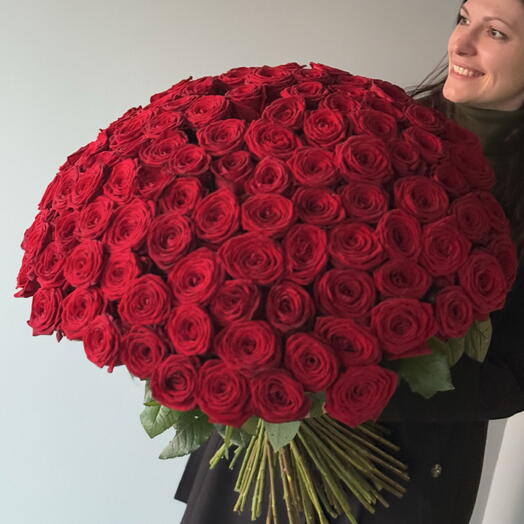 Роскошный букет из 101 розы
