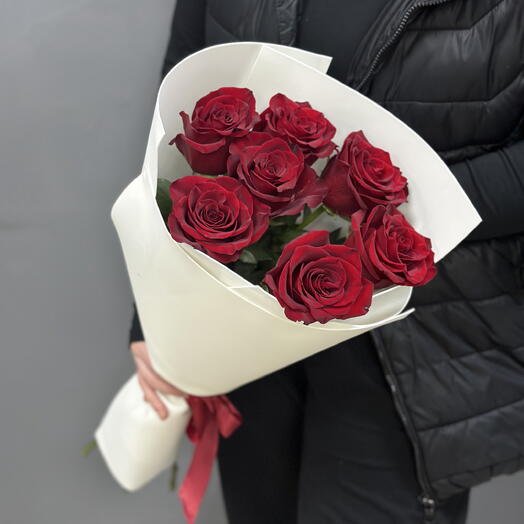 Товар 64 Букет из 7 роз 60см Эквадор