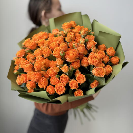 Букет из 25 оранжевых кустовых роз
