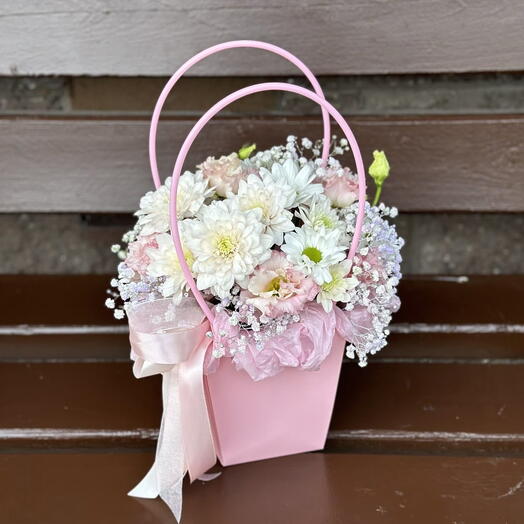 Цветы в сумочке для мамы