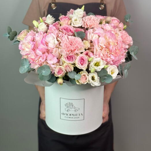 Hortensias y rosas en una Caja