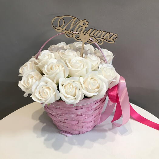 Корзина белых роз «мамочке»
