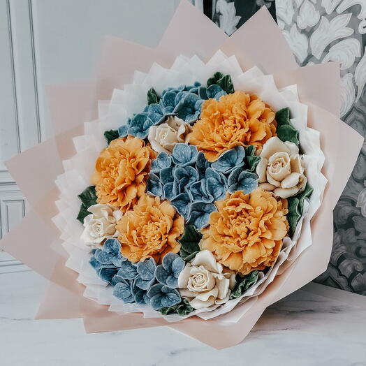 Зефирный букет с большими пионами