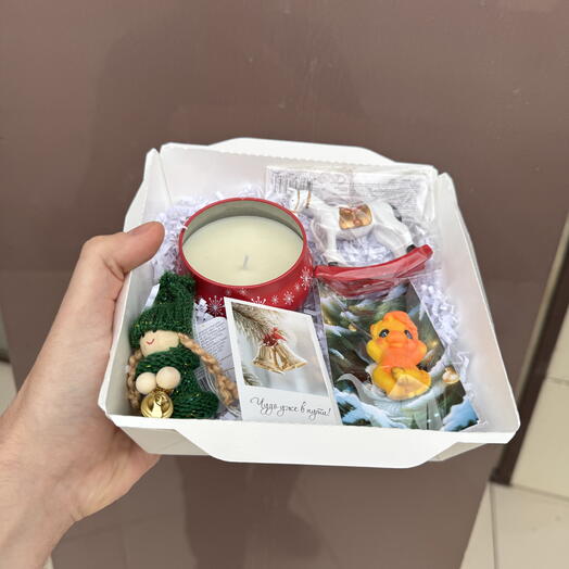 Подарочный набор на Новый год свечка, магнит, мыло, игрушка
