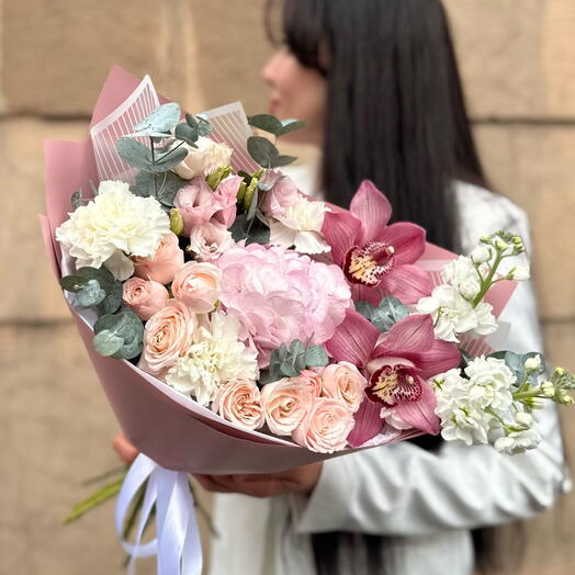 Авторский букет с Пионовидными Розами, Гортензией, Орхидеями и Маттиолой