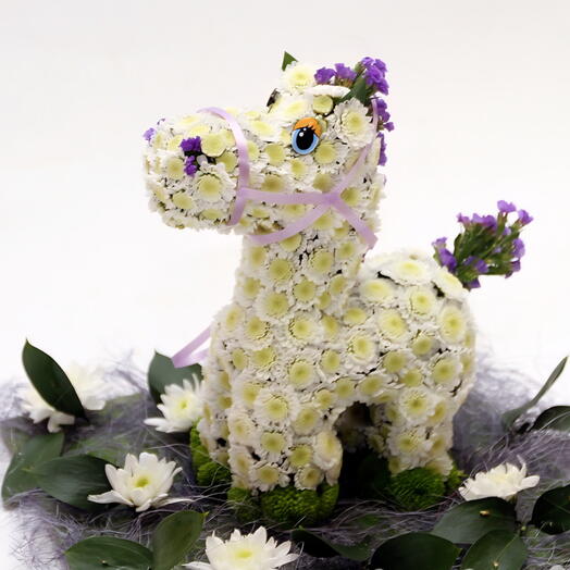 Лошадь из цветов символ 2026 года