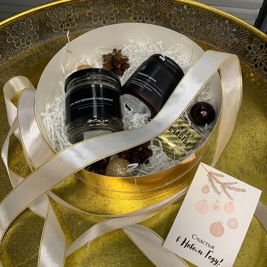 Подарочный набор с чаем, свечой, шоколадом