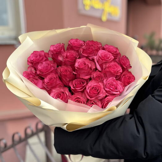 25 эквадорских роз Лола с оформлением
