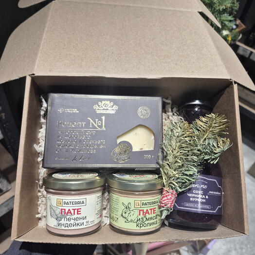 Подарочный новогодний набор с паштетом