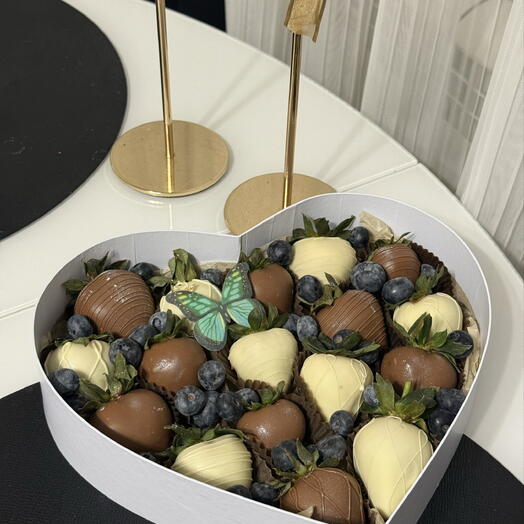 Сердце S с голубикой для неё ️