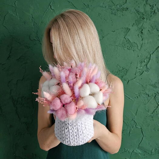 Basket with cotton and lagurus