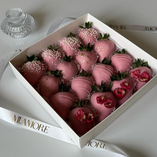 Клубника в розовом шоколаде 16 ягод