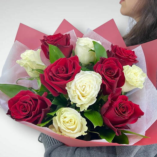 Букет из 11 роз на день рождения, на свидание, для мамы🌹